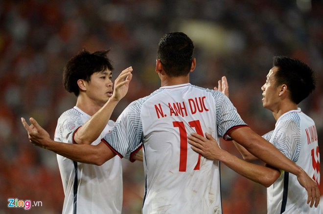 DT Lao vs DT Viet Nam (0-3): Quang Hai da phat chan trai ghi ban dep hinh anh 7